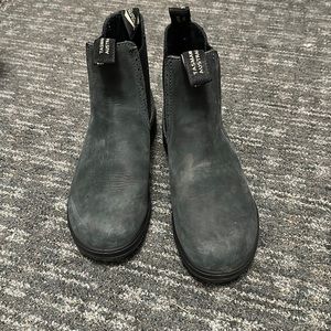 Women’s blundstones